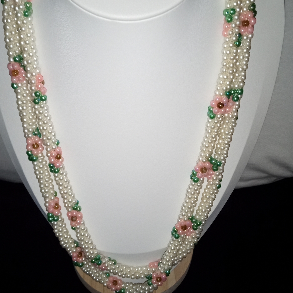 Beautiful Pearl Like Beads Floral Necklace
